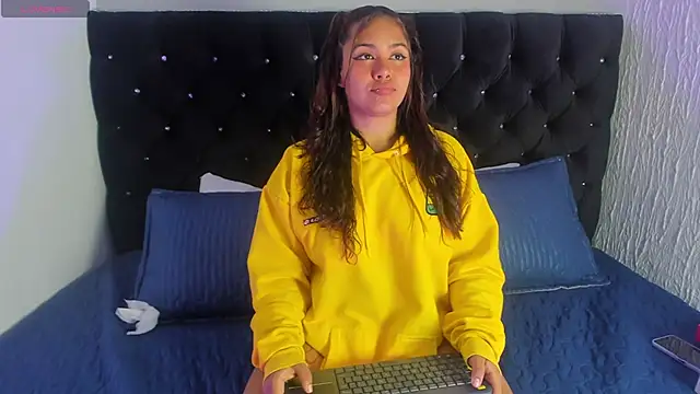 Abella bunny online show from November 19, 2025, 3:50 am