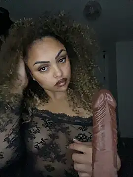 CaramelCarmenxox online show from June 12, 2026, 9:25 pm