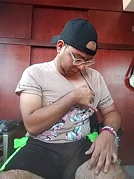 Fernandperez21 online show from November 5, 2025, 9:48 pm