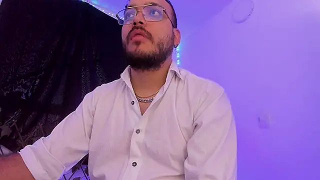 Snapshot of MarkWolfe1 chatting on October 28, 2025, 9:50 pm MarkWolfe1 online show from October 28, 2025, 9:50 pm