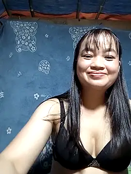 Snapshot of Noelle-e chatting on February 13, 2026, 12:56 pm Noelle-e online show from February 13, 2026, 12:56 pm