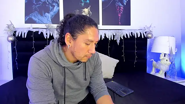 ErosyVenus69 online show from November 18, 2025, 6:01 pm