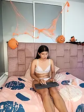 Snapshot of YeseniaRodriguez3 chatting on October 25, 2025, 9:42 pm YeseniaRodriguez3 online show from October 25, 2025, 9:42 pm