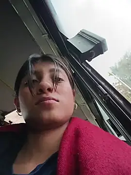 YeseniaRodriguez3 online show from November 5, 2025, 9:04 pm