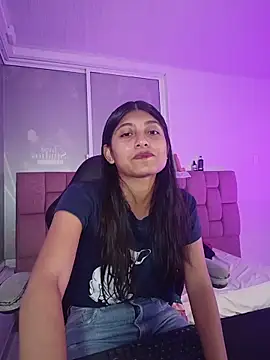 YeseniaRodriguez3 online show from May 8, 2026, 12:32 pm