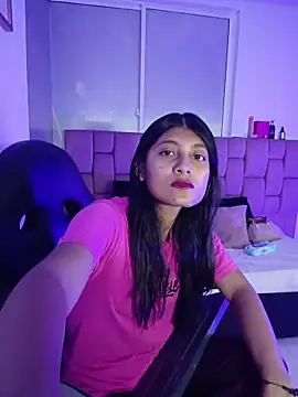 YeseniaRodriguez3 online show from May 13, 2026, 12:46 pm