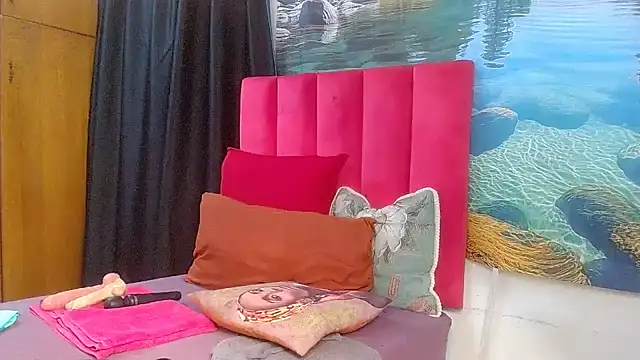 Snapshot of Lisa-001 chatting on February 18, 2026, 8:32 am Lisa-001 online show from February 18, 2026, 8:32 am