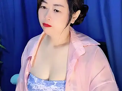 yaoyao22678 online show from December 3, 2025, 2:52 am