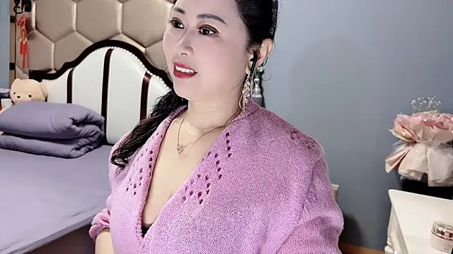 yaoyao22678 online show from May 9, 2026, 1:33 am