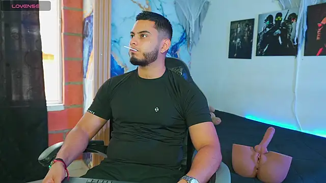 Tiler wolker online show from November 7, 2025, 8:42 pm