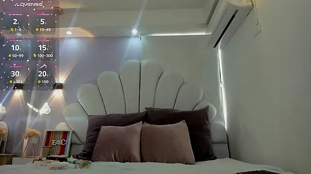 naomy sexy  online show from January 31, 2026, 8:07 pm