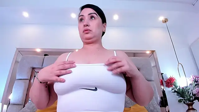 naomy sexy  online show from June 16, 2026, 2:14 am