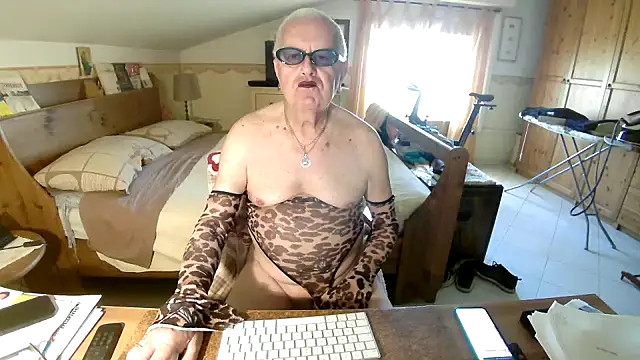 Sissypat53 online show from June 9, 2026, 1:01 pm