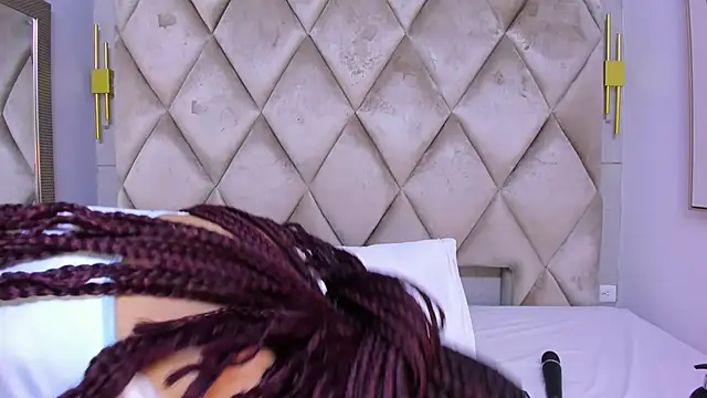 violett rabbit  online show from March 3, 2026, 8:15 pm