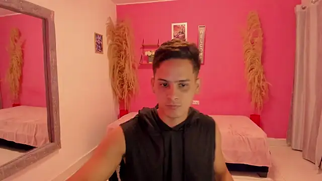 elmasmas01 online show from December 2, 2025, 12:05 am