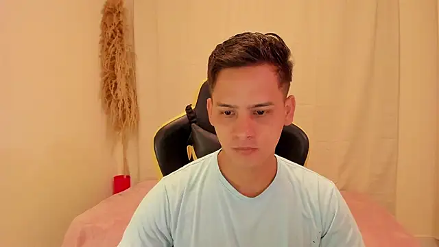 elmasmas01 online show from January 12, 2026, 2:00 pm