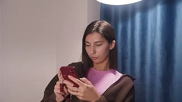 Snapshot of YolondaLiff chatting on October 27, 2025, 4:49 am YolondaLiff online show from October 27, 2025, 4:49 am