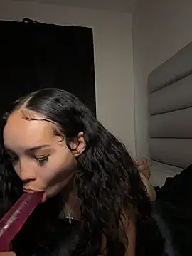 nikkiloveee online show from January 17, 2026, 12:37 am