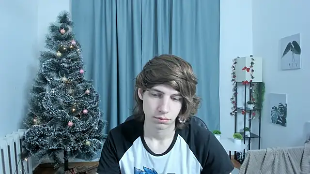 AvenGlow online show from December 18, 2025, 5:02 am