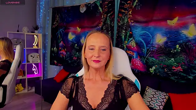 ScarlettPalmer online show from December 17, 2025, 10:10 am