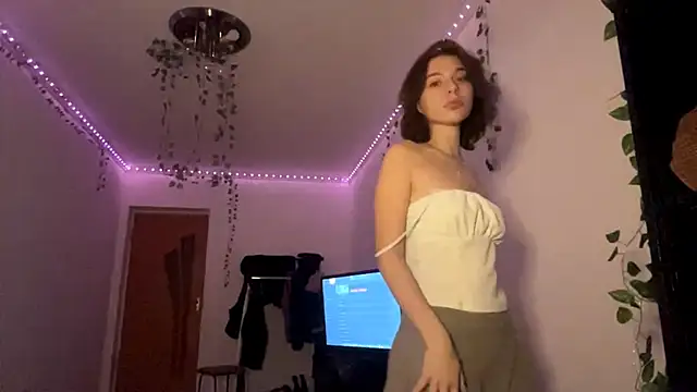 Snapshot of LilithFlamey chatting on November 16, 2025, 4:23 pm LilithFlamey online show from November 16, 2025, 4:23 pm