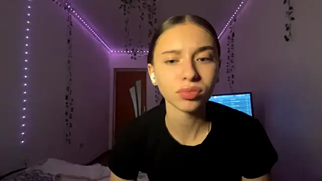 Snapshot of LilithFlamey chatting on November 17, 2025, 6:14 pm LilithFlamey online show from November 17, 2025, 6:14 pm