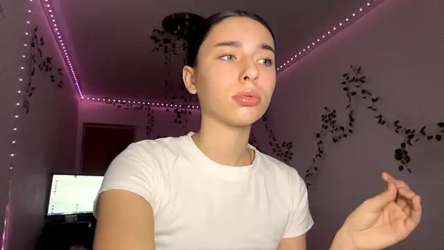 Snapshot of LilithFlamey chatting on November 24, 2025, 4:18 pm LilithFlamey online show from November 24, 2025, 4:18 pm