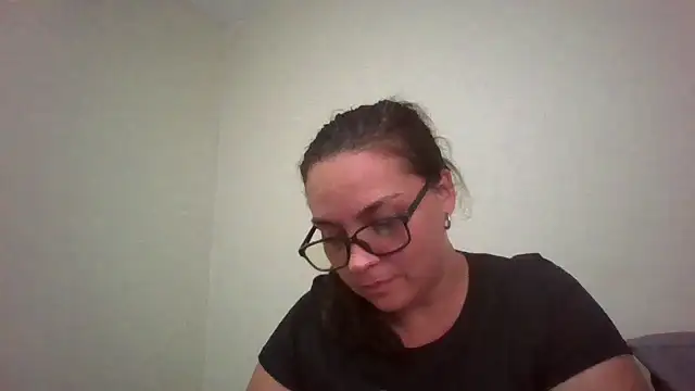 Snapshot of lilMissMarli chatting on April 2, 2026, 1:42 pm lilMissMarli online show from April 2, 2026, 1:42 pm