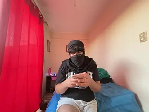 Snapshot of _strangerx000 chatting on February 5, 2026, 11:42 pm strangerx000 online show from February 5, 2026, 11:42 pm