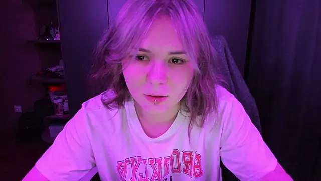 sophia lix online show from November 9, 2025, 2:48 pm