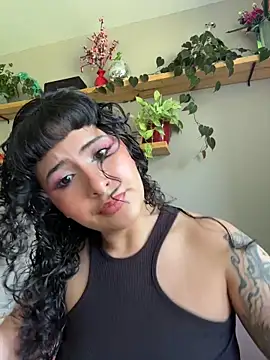 SugarTroubl33 online show from June 20, 2026, 1:58 pm