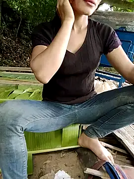 Snapshot of doggy-00 chatting on July 9, 2026, 5:00 am doggy-00 online show from July 9, 2026, 5:00 am