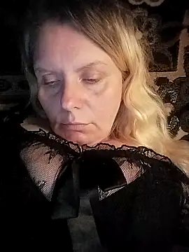 Lana-murr online show from November 18, 2025, 6:12 pm