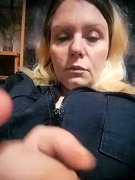 Lana-murr online show from December 15, 2025, 6:56 pm