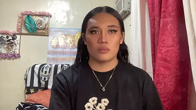 untouchable mia online show from November 26, 2025, 5:47 pm