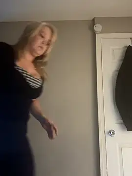 Snapshot of SilverSeductress chatting on January 19, 2026, 12:31 pm SilverSeductress online show from January 19, 2026, 12:31 pm