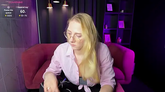 Liana Ln online show from December 13, 2025, 8:04 pm