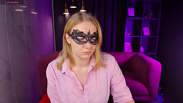 Liana Ln online show from January 19, 2026, 3:16 pm