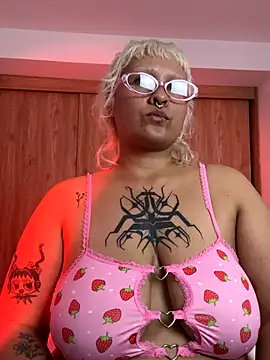 pinkbaddie777 online show from November 7, 2025, 2:33 am