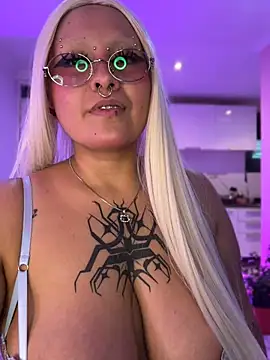 pinkbaddie777 online show from May 6, 2026, 2:40 am