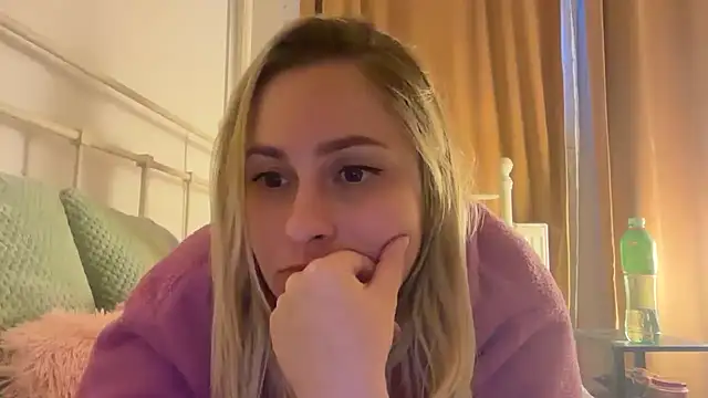 EngelHelene online show from May 9, 2026, 6:13 pm