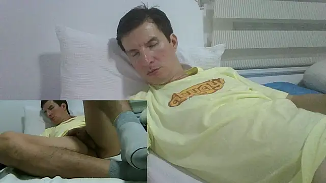 carliesexyman online show from October 29, 2025, 4:59 am