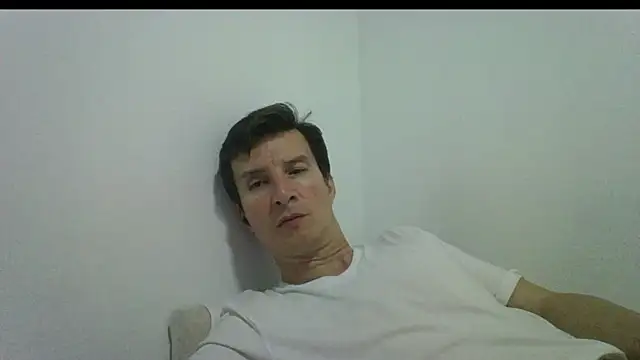 carliesexyman online show from November 22, 2025, 3:27 am