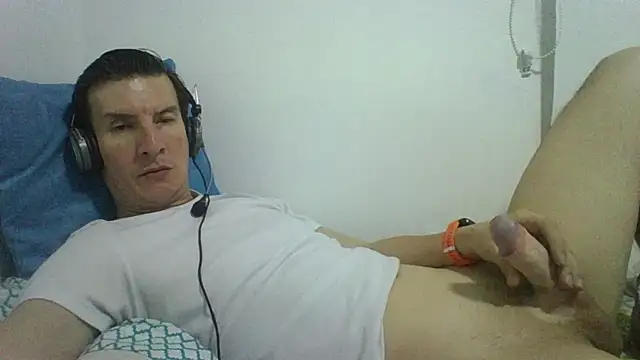 carliesexyman online show from December 21, 2025, 6:31 am