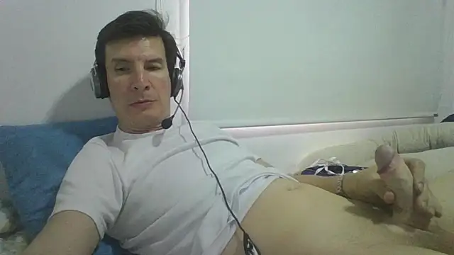 carliesexyman online show from December 21, 2025, 10:06 pm