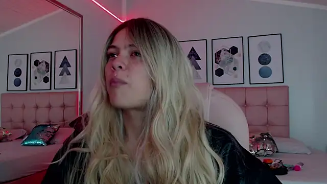 KikiVelvet online show from January 9, 2026, 9:27 pm