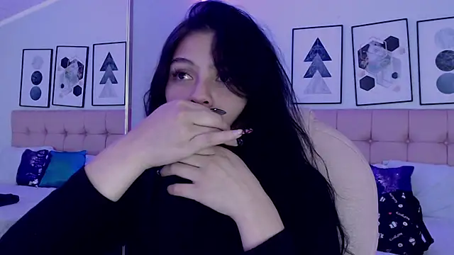 KikiVelvet online show from February 9, 2026, 11:09 pm