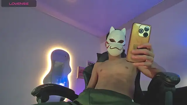 Senpai Lover online show from December 18, 2025, 8:37 pm