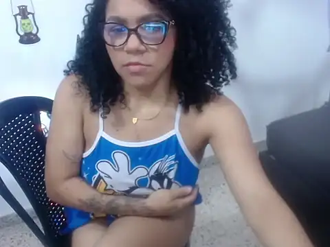 Snapshot of IsabellaMoretti_ chatting on October 28, 2025, 10:01 pm IsabellaMoretti  online show from October 28, 2025, 10:01 pm