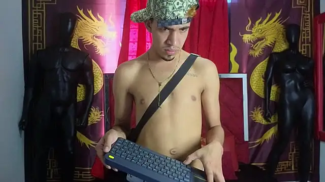 Latin Duo13 online show from November 22, 2025, 7:13 pm